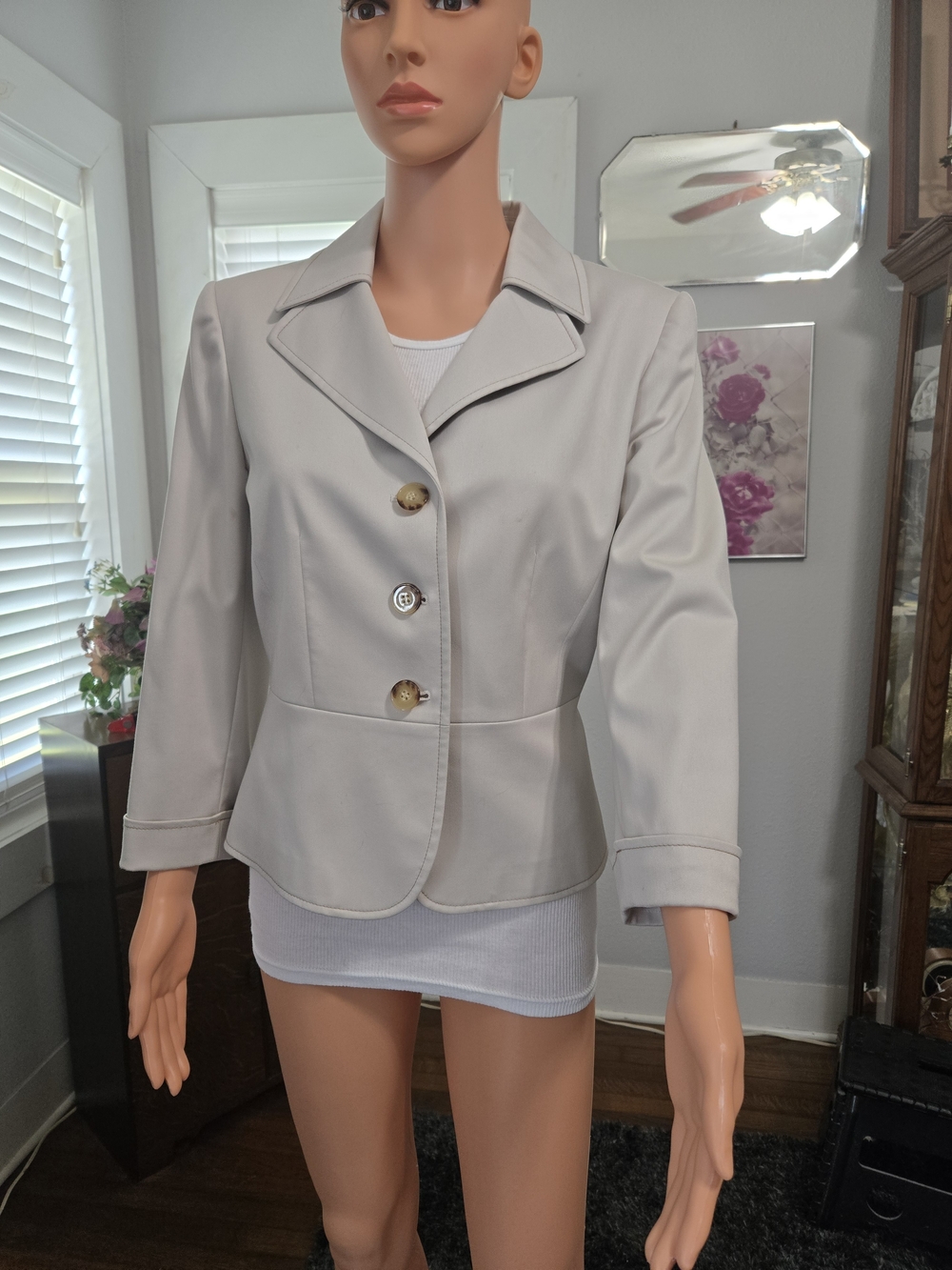Alex Marie Light Cream Tailored Three-Button Blazer